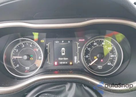 2014 Jeep Cherokee Latitude z USA, uszkodzony, nr VIN 1C4PJMCB6EW303692